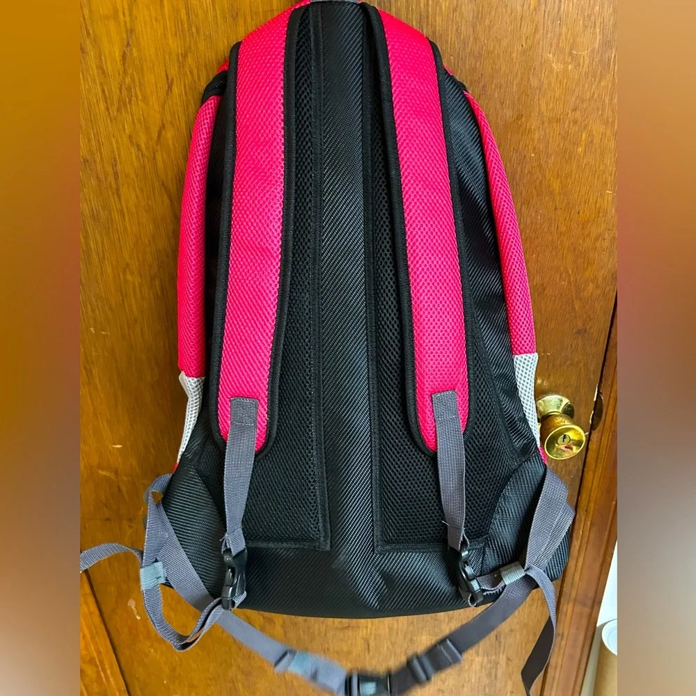 Dog carrier brand new !
